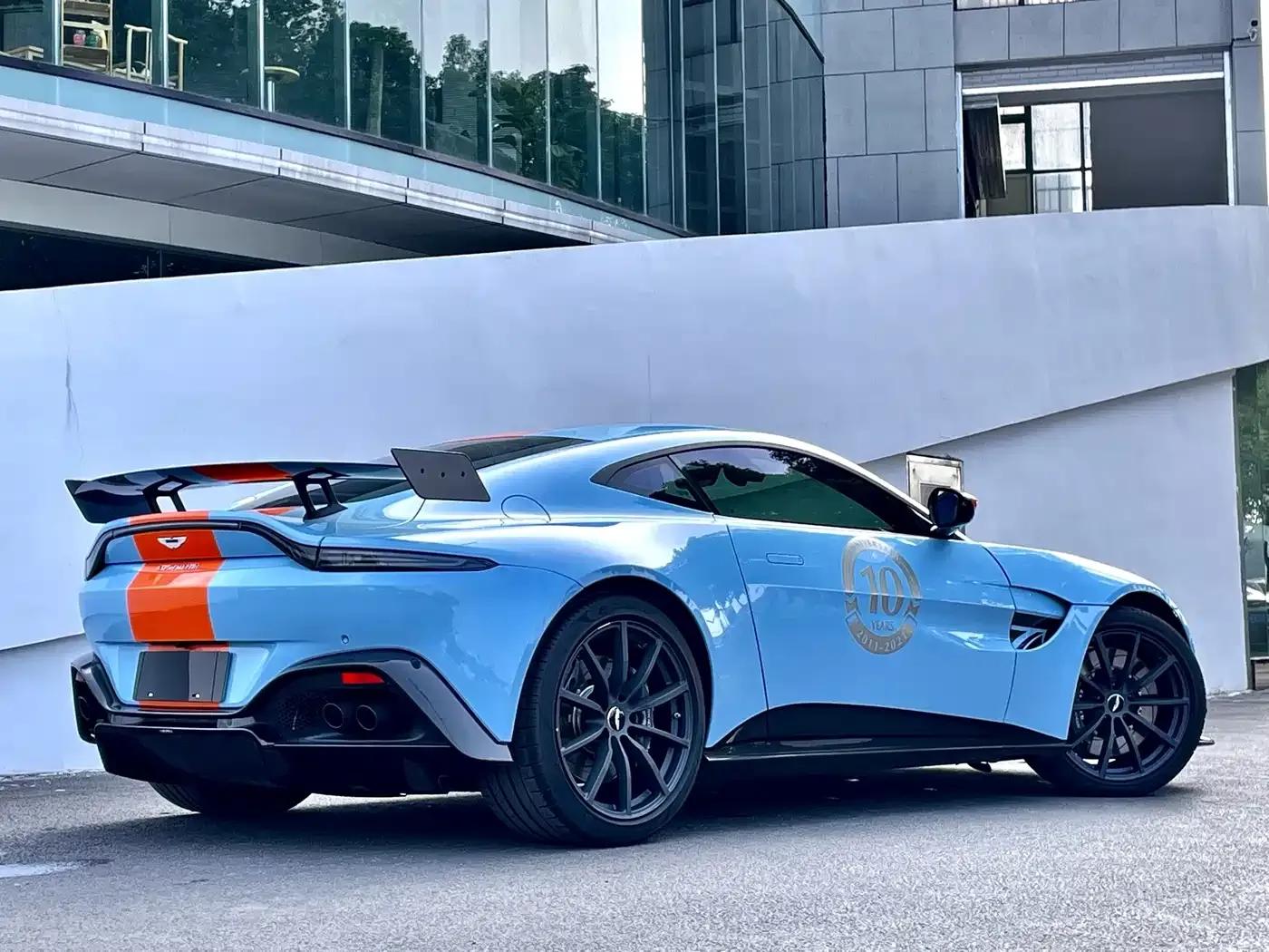 2019 V8 Vantage 4.0T V8 Racing Legend Limited Edition — миниатюра 4