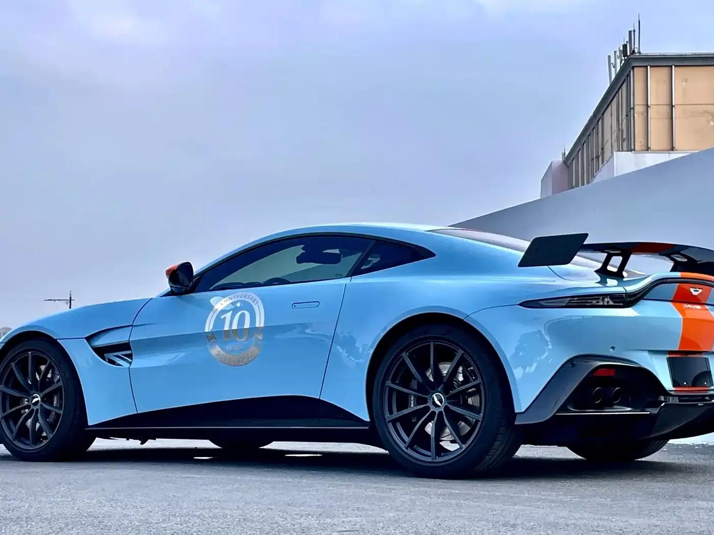 2019 V8 Vantage 4.0T V8 Racing Legend Limited Edition — миниатюра 6