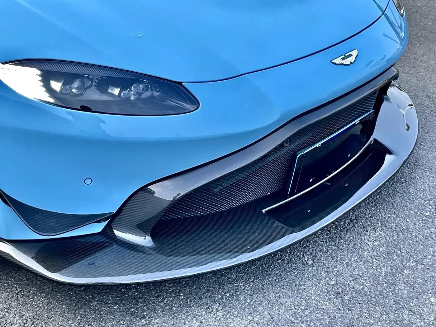 2019 V8 Vantage 4.0T V8 Racing Legend Limited Edition — миниатюра 9
