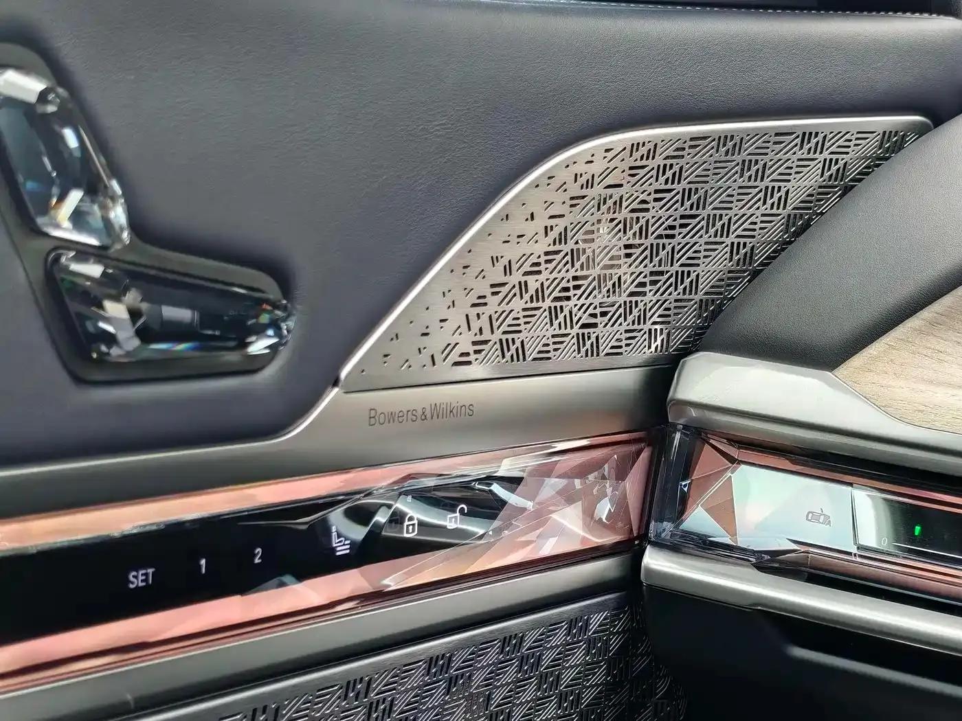 BMW i7 M70L 2023 Model — миниатюра 15