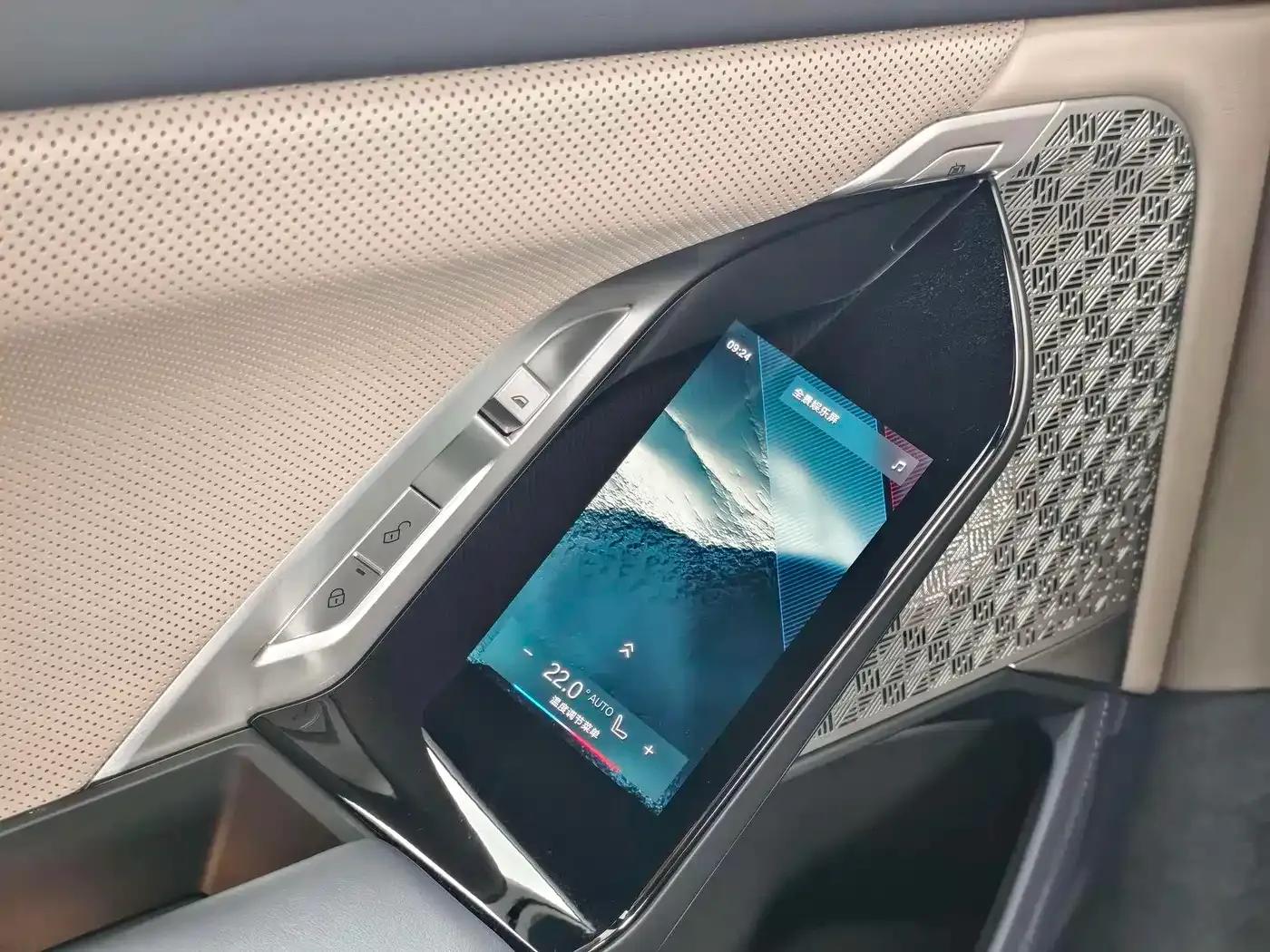 BMW i7 M70L 2023 Model — миниатюра 22