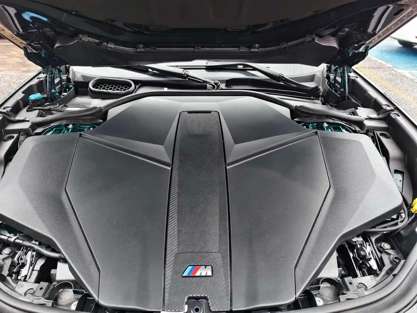 BMW i7 M70L 2023 Model — миниатюра 25