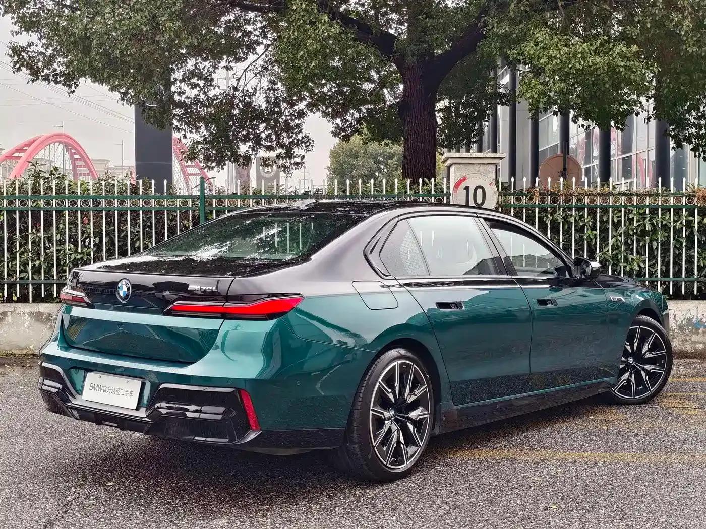 BMW i7 M70L 2023 Model — миниатюра 4