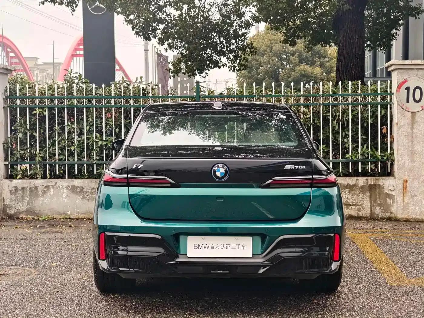 BMW i7 M70L 2023 Model — миниатюра 5