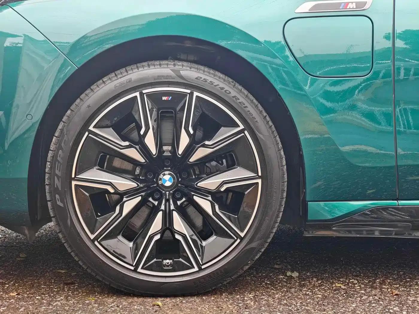 BMW i7 M70L 2023 Model — миниатюра 7