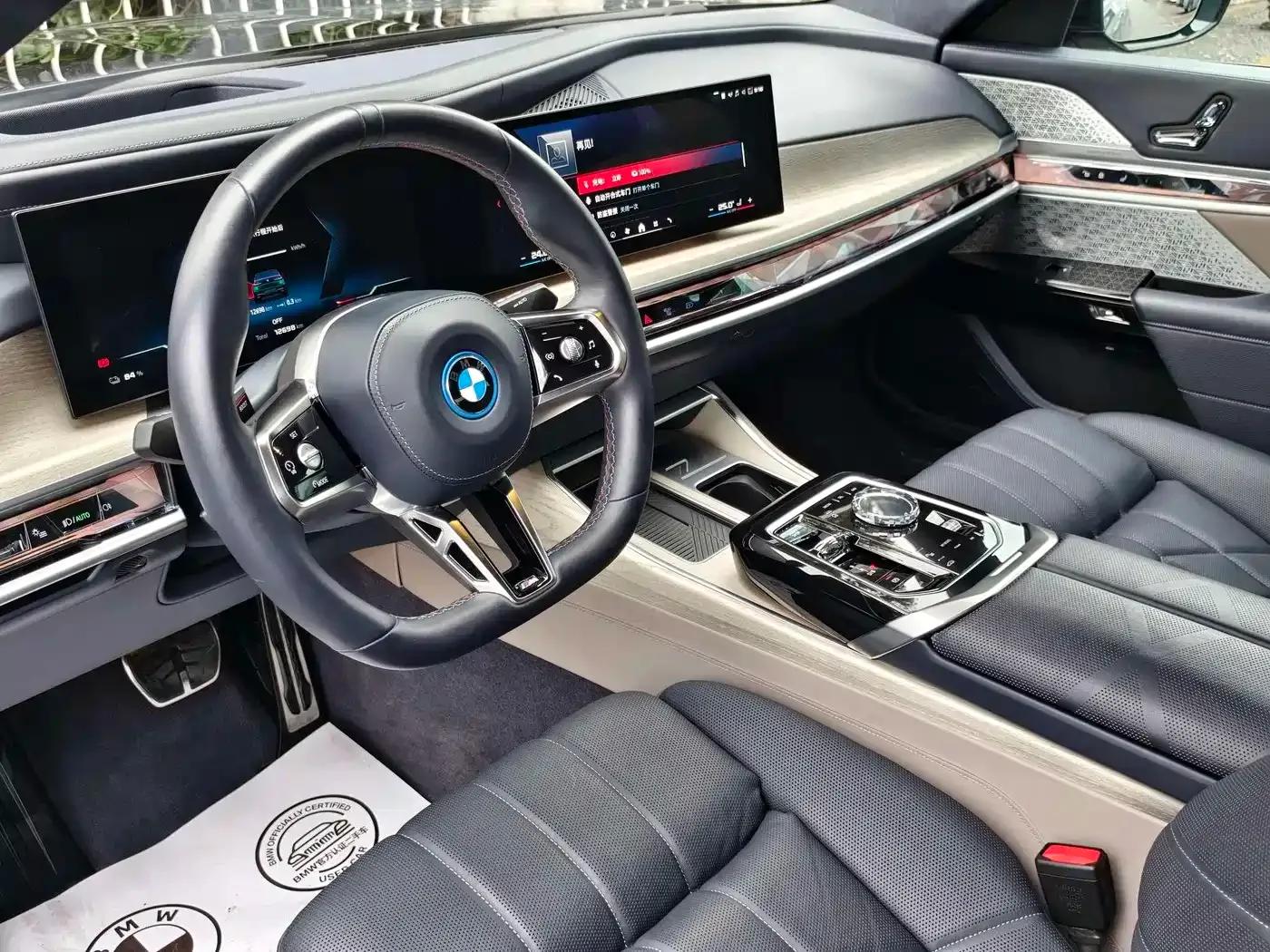 BMW i7 M70L 2023 Model — миниатюра 9
