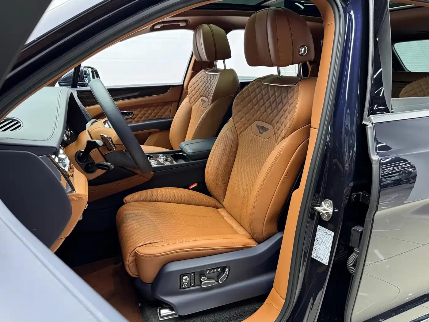 Bentayga Plug-in Hybrid 2021 3.0T PHEV — миниатюра 11