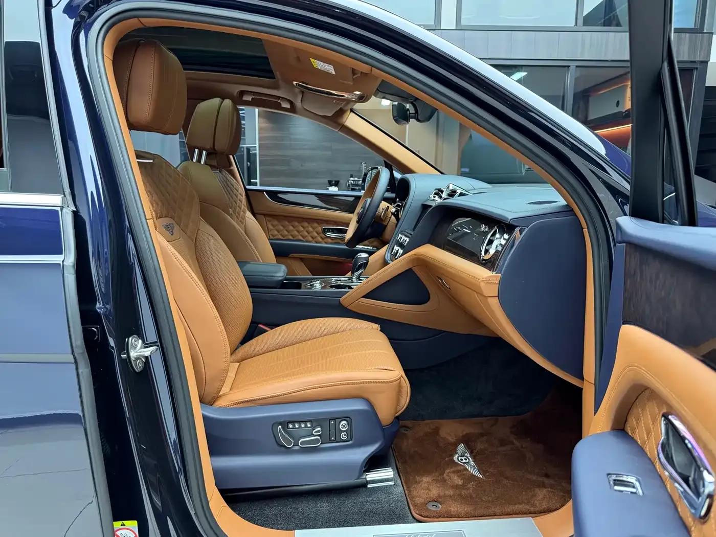 Bentayga Plug-in Hybrid 2021 3.0T PHEV — миниатюра 12
