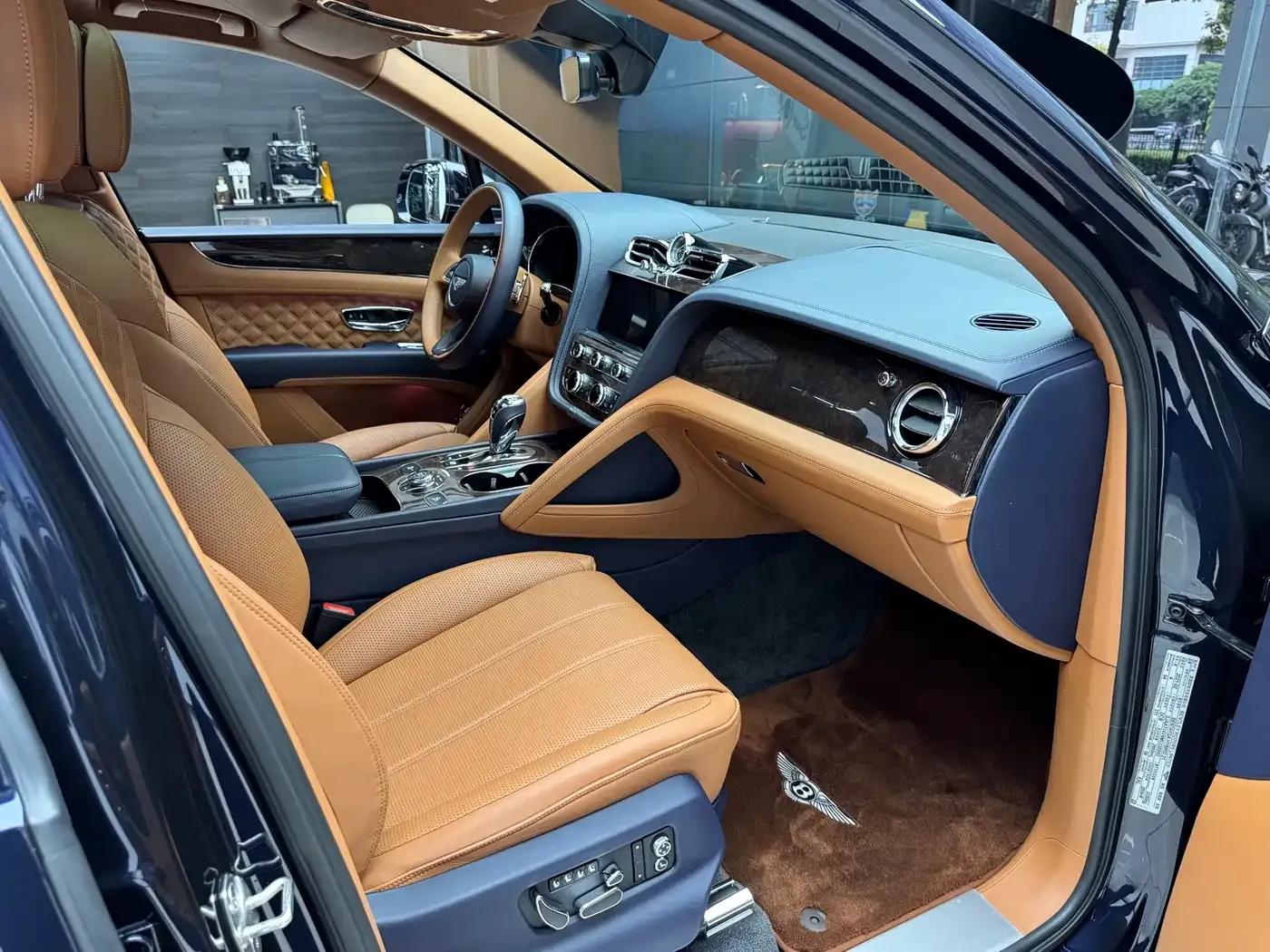 Bentayga Plug-in Hybrid 2021 3.0T PHEV — миниатюра 13