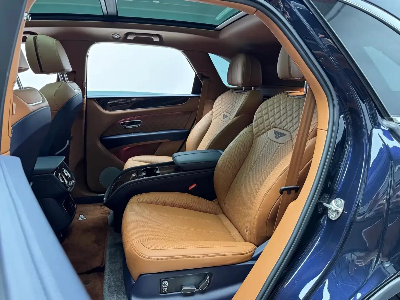 Bentayga Plug-in Hybrid 2021 3.0T PHEV — миниатюра 15