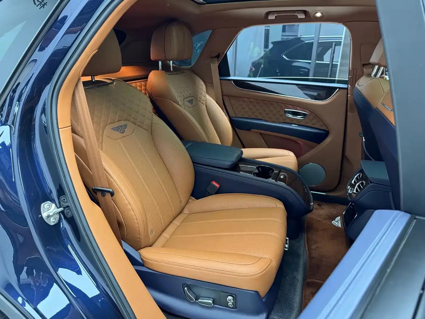 Bentayga Plug-in Hybrid 2021 3.0T PHEV — миниатюра 16