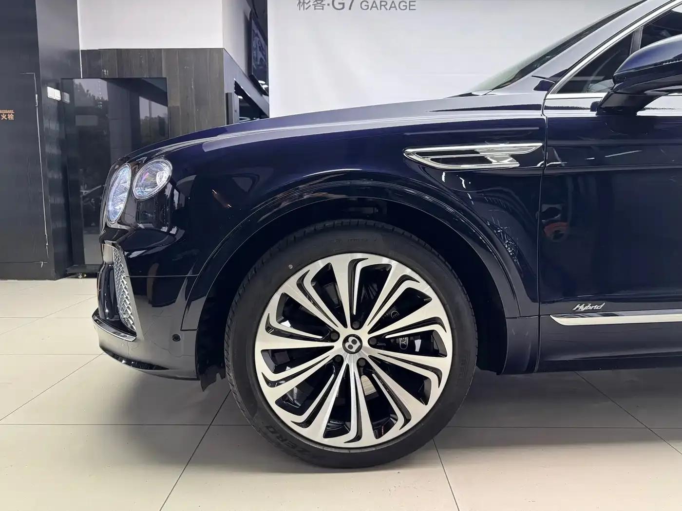 Bentayga Plug-in Hybrid 2021 3.0T PHEV — миниатюра 8