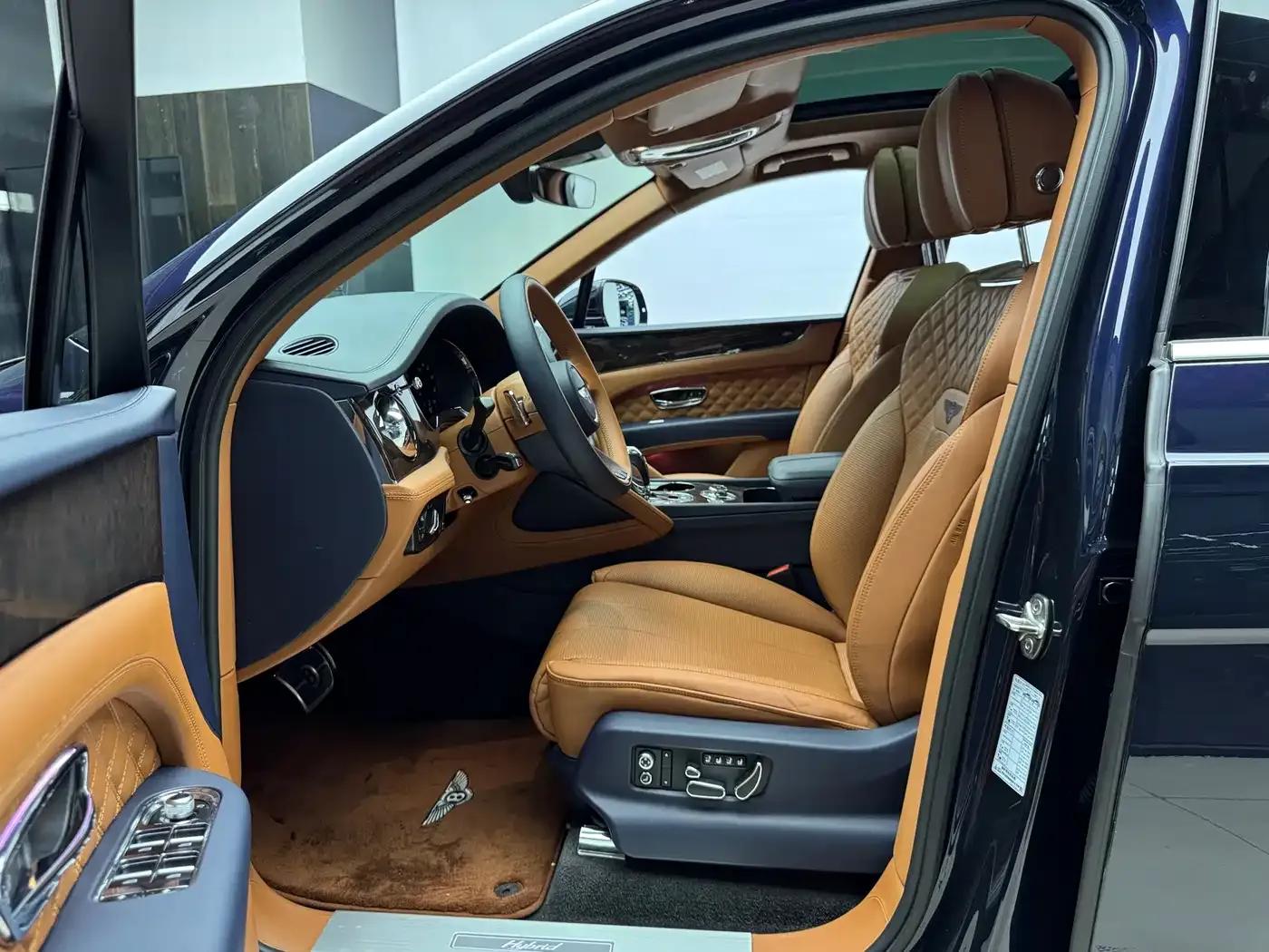 Bentayga Plug-in Hybrid 2021 3.0T PHEV — миниатюра 9