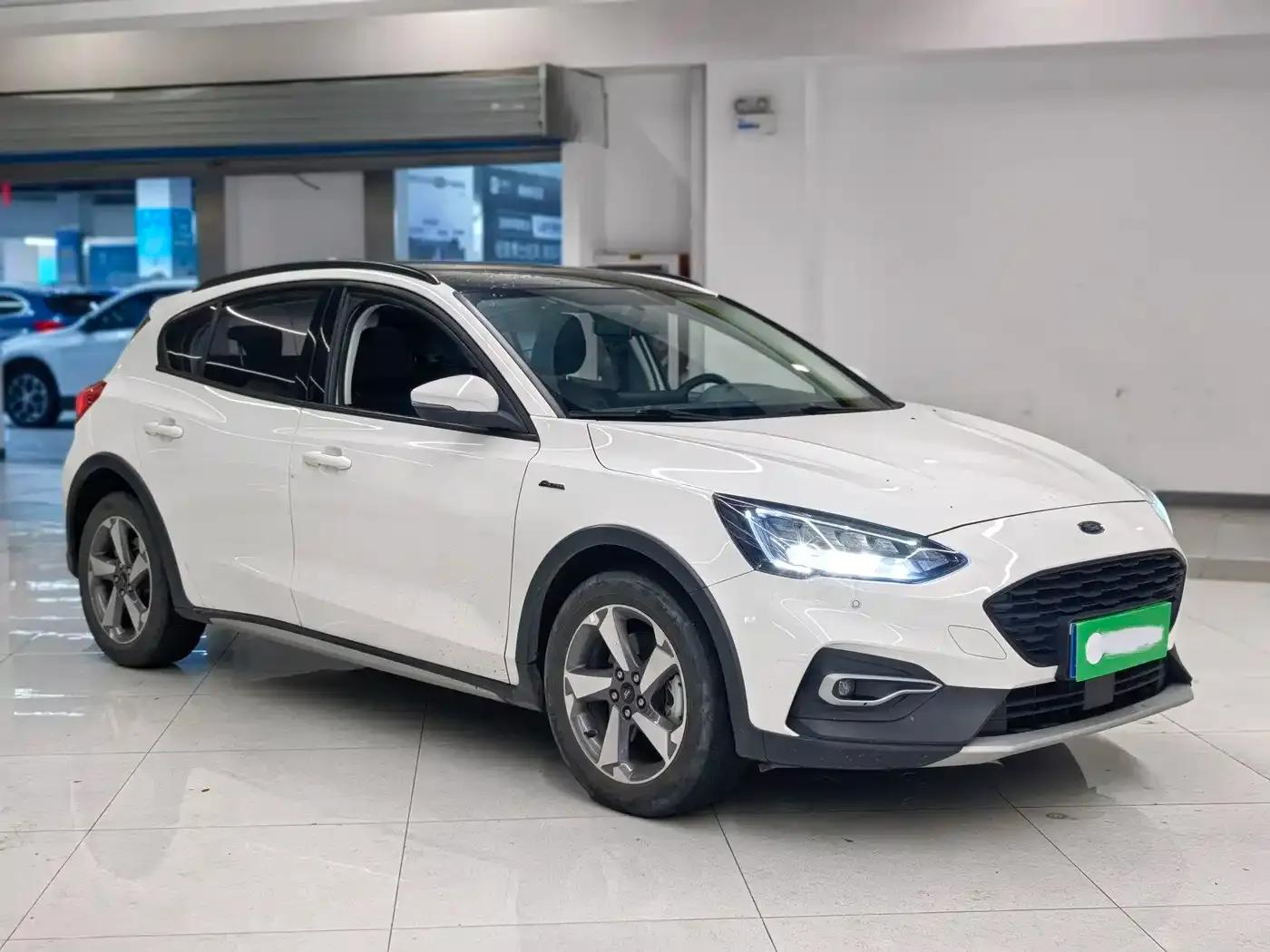 2021 Ford Focus Active EcoBoost 180 Automatic Trend Edition — миниатюра 3
