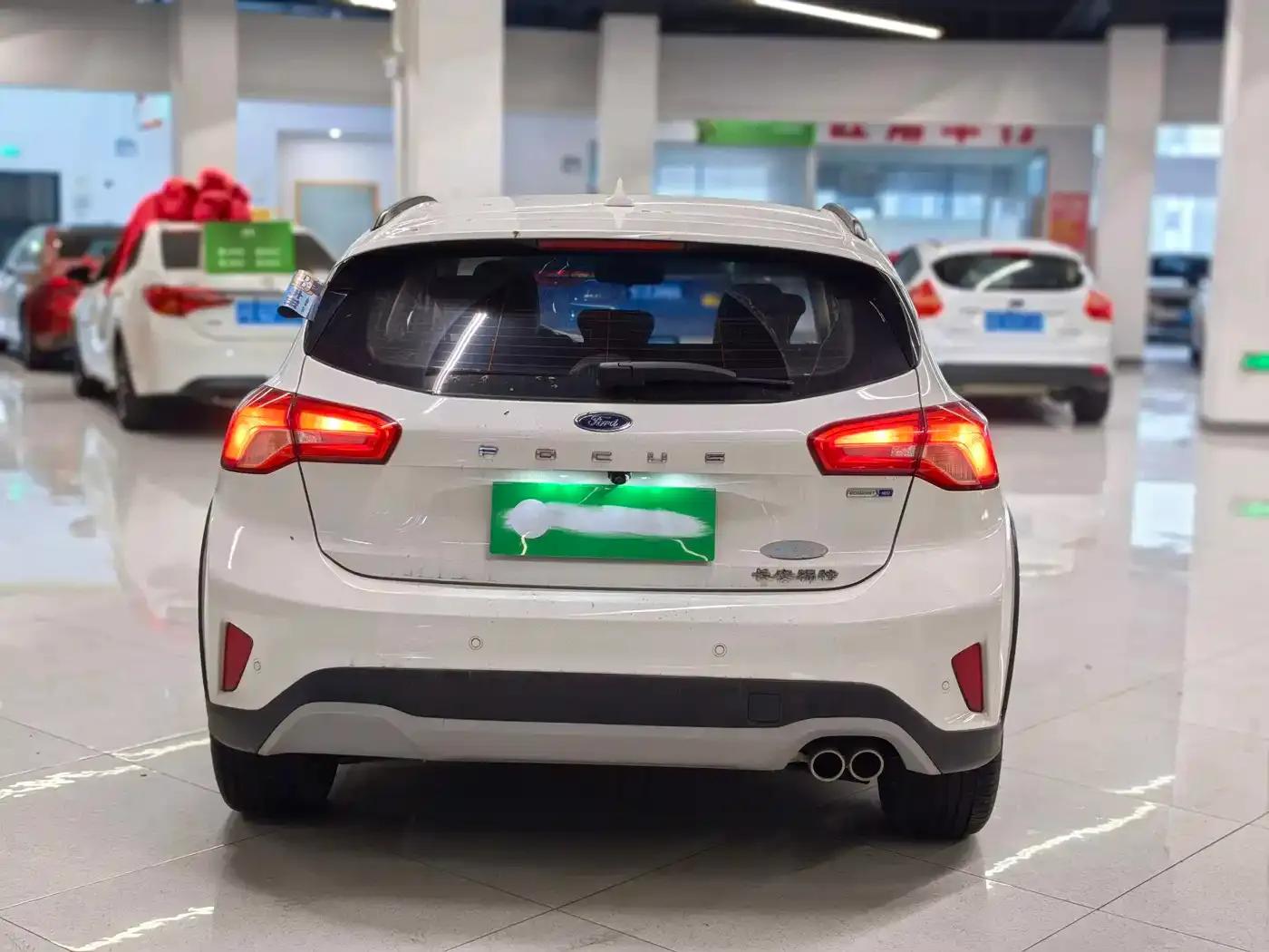 2021 Ford Focus Active EcoBoost 180 Automatic Trend Edition — миниатюра 4