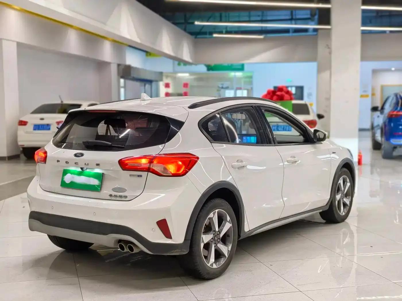 2021 Ford Focus Active EcoBoost 180 Automatic Trend Edition — миниатюра 5
