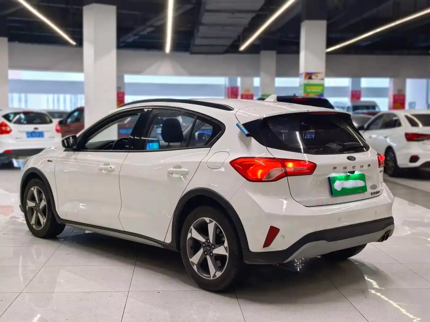 2021 Ford Focus Active EcoBoost 180 Automatic Trend Edition — миниатюра 6