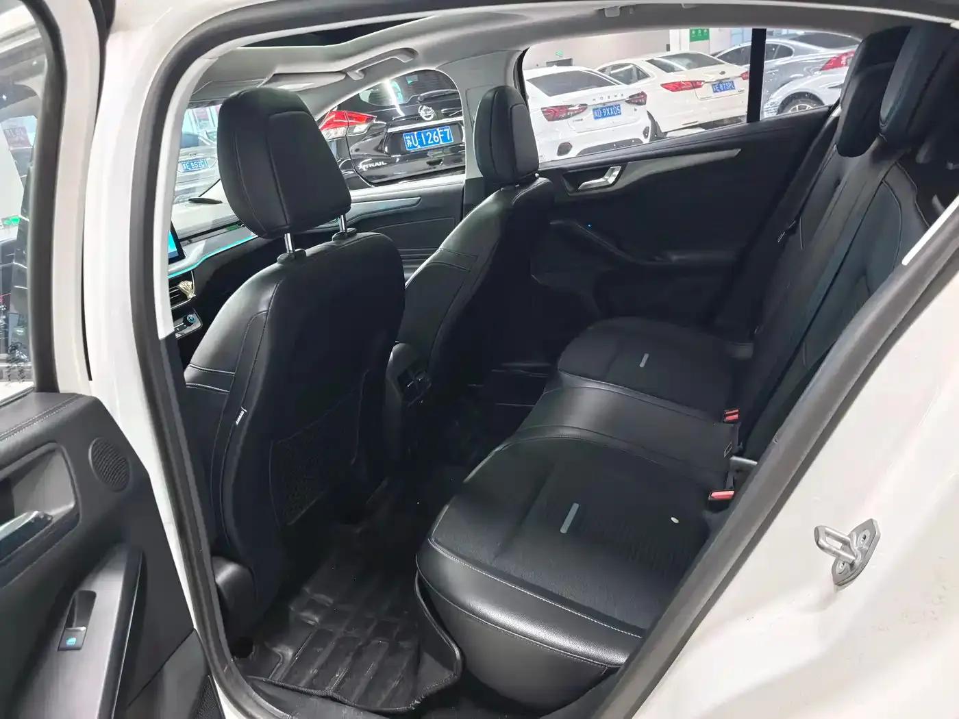 2021 Ford Focus Active EcoBoost 180 Automatic Trend Edition — миниатюра 8
