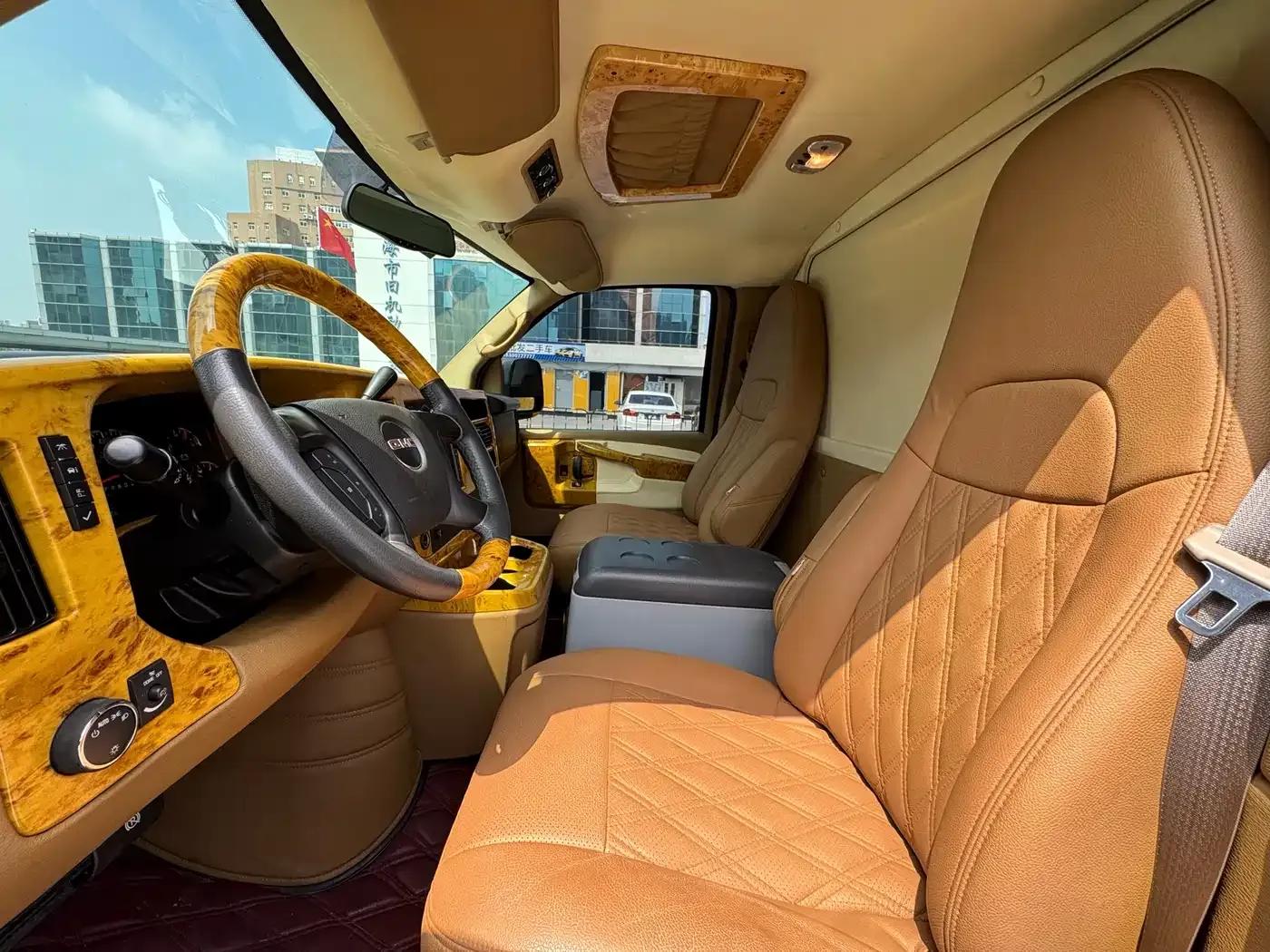 2011 SAVANA 5.3L Business Star 7-seater — миниатюра 14