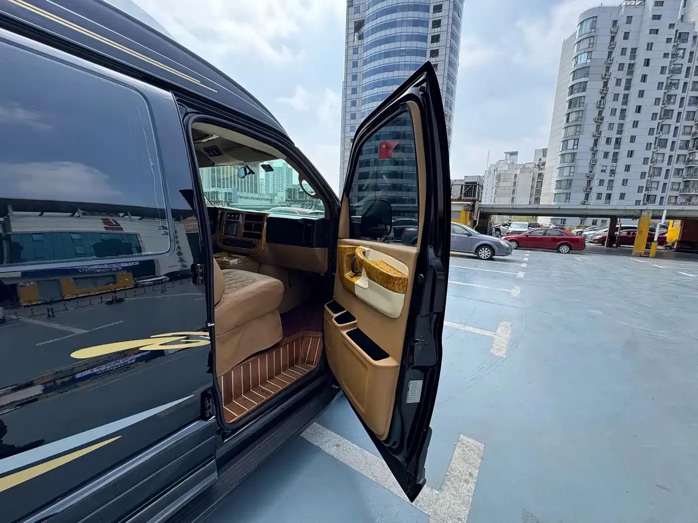 2011 SAVANA 5.3L Business Star 7-seater — миниатюра 15