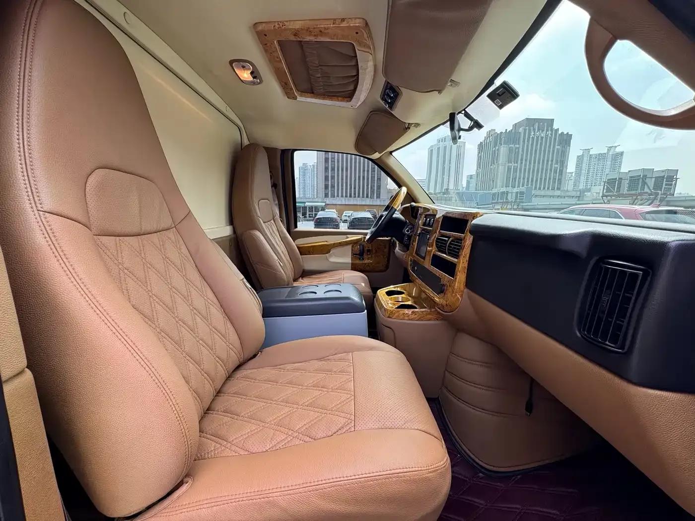 2011 SAVANA 5.3L Business Star 7-seater — миниатюра 17