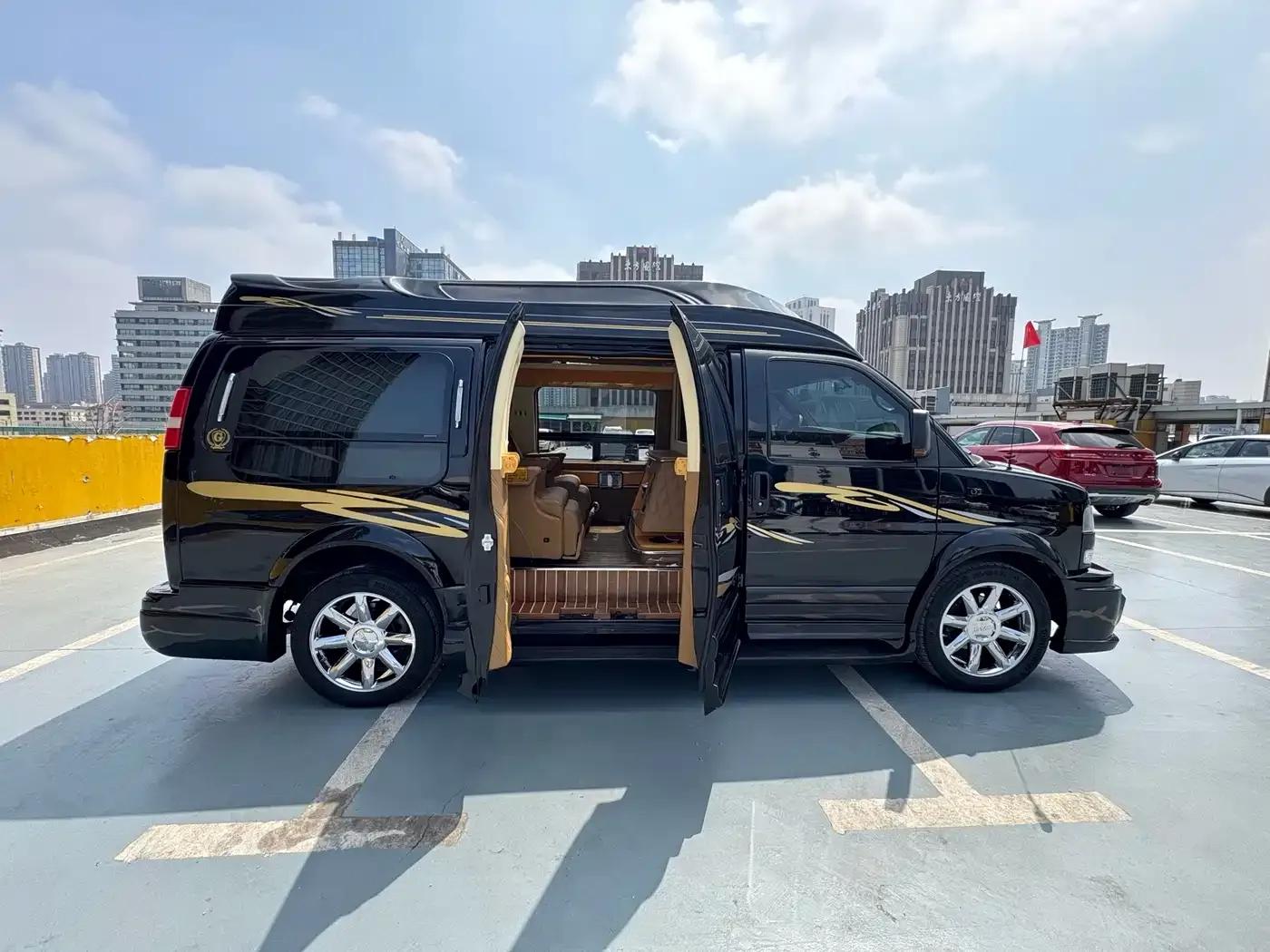 2011 SAVANA 5.3L Business Star 7-seater — миниатюра 19