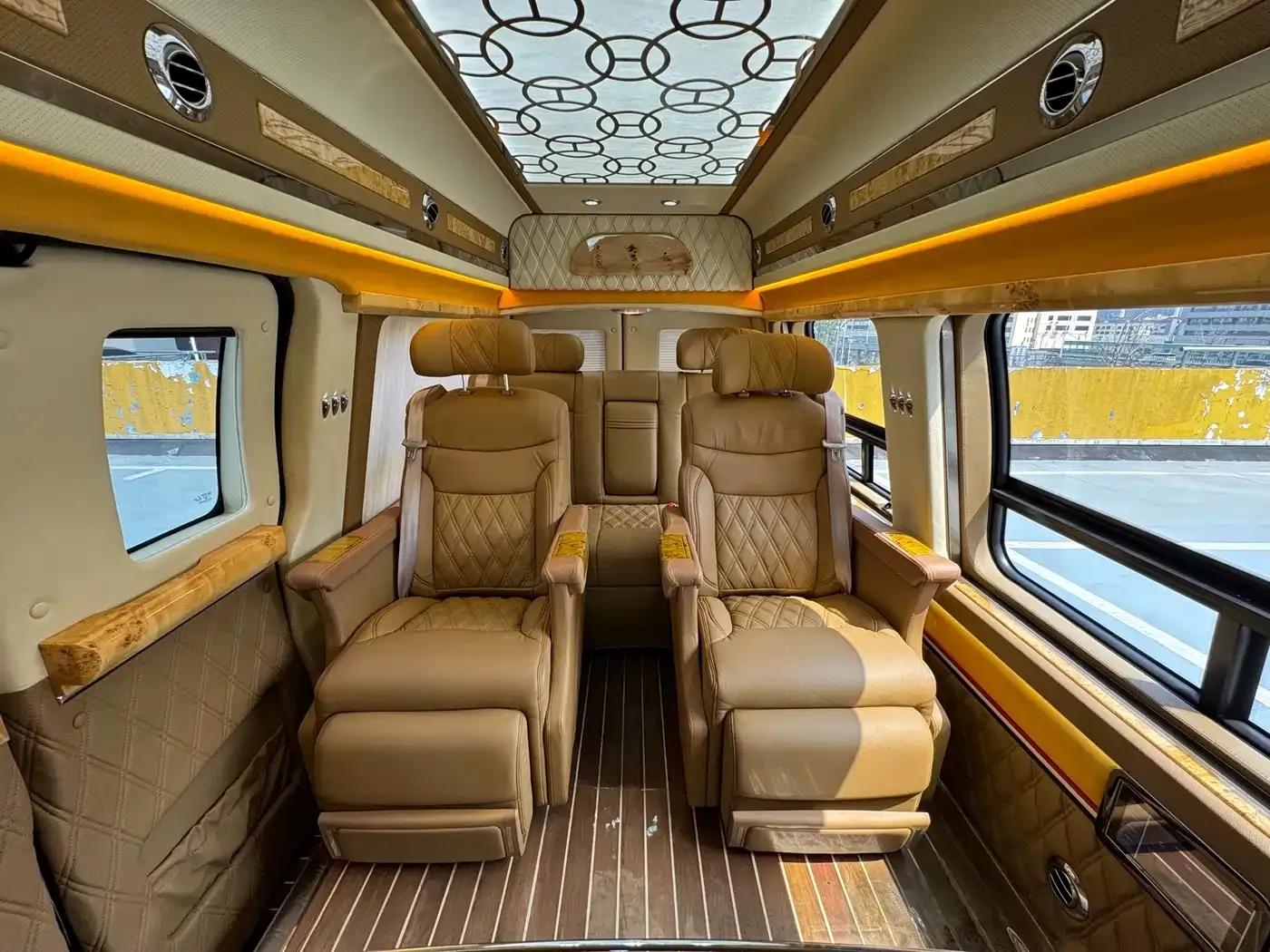 2011 SAVANA 5.3L Business Star 7-seater — миниатюра 20