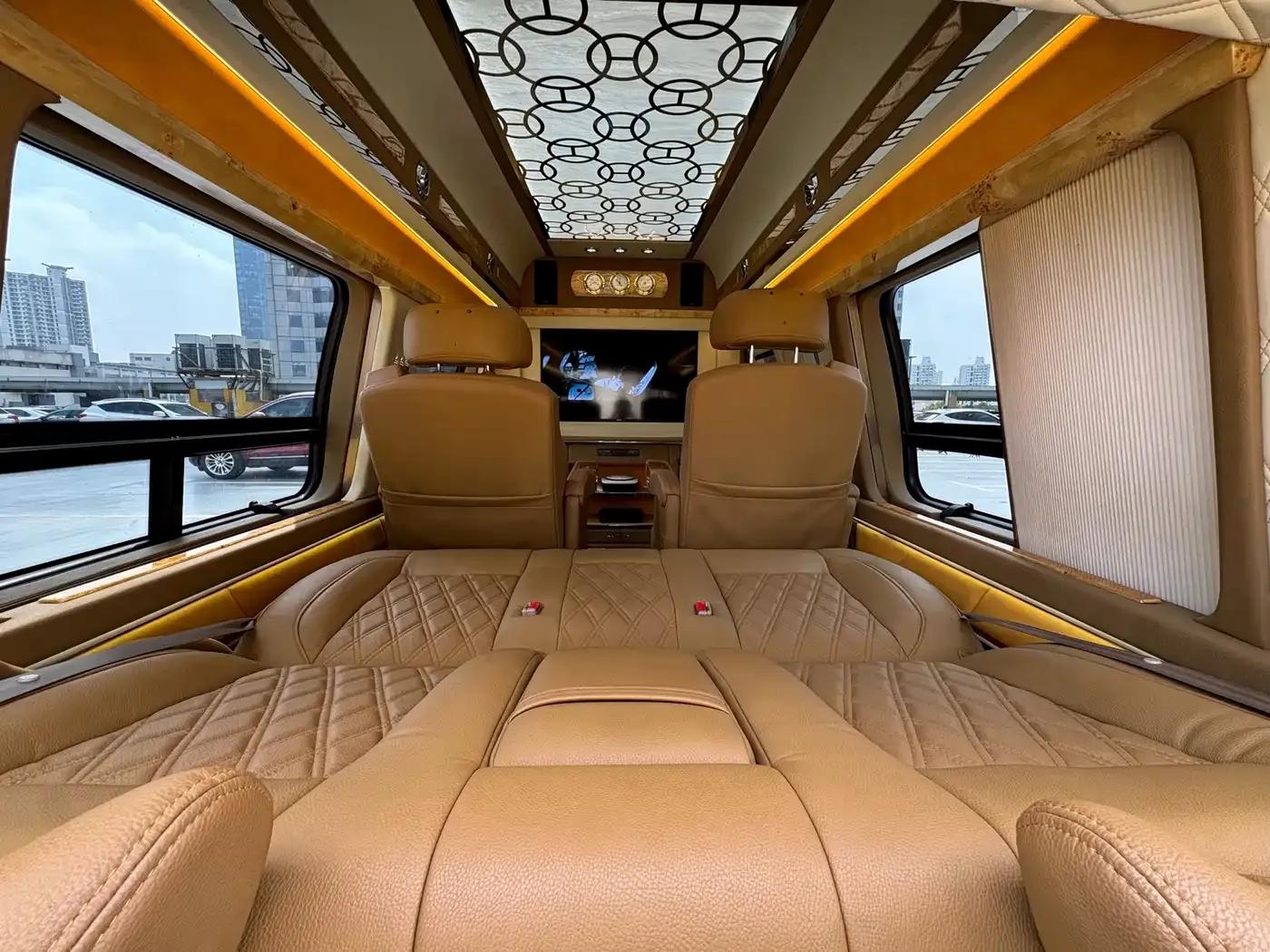 2011 SAVANA 5.3L Business Star 7-seater — миниатюра 22