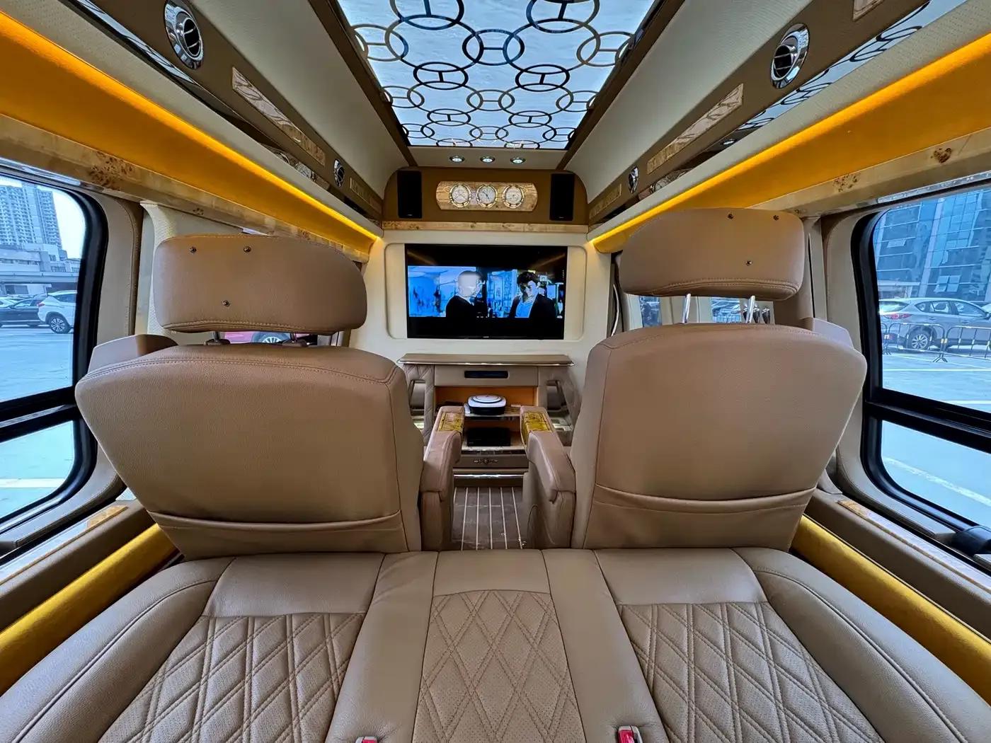 2011 SAVANA 5.3L Business Star 7-seater — миниатюра 24