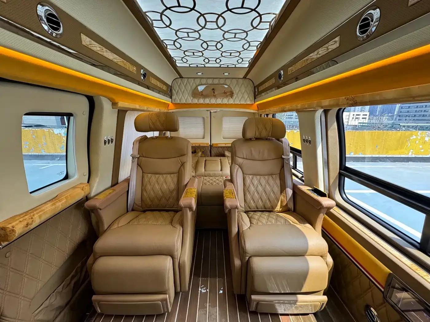 2011 SAVANA 5.3L Business Star 7-seater — миниатюра 25