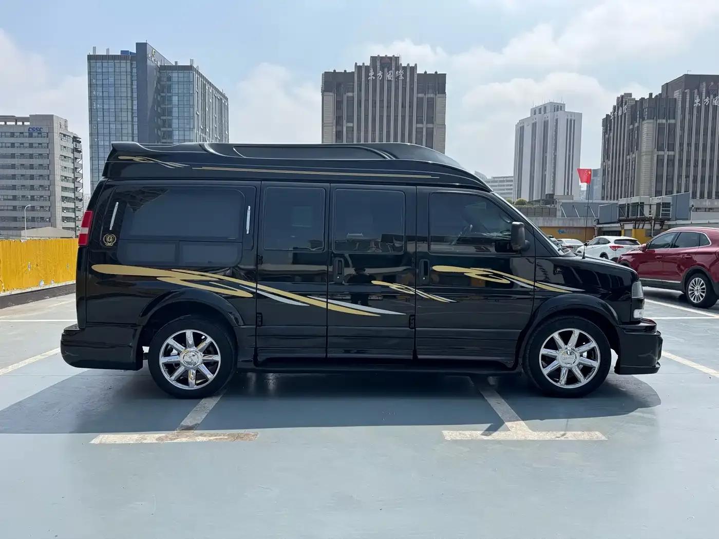 2011 SAVANA 5.3L Business Star 7-seater — миниатюра 4