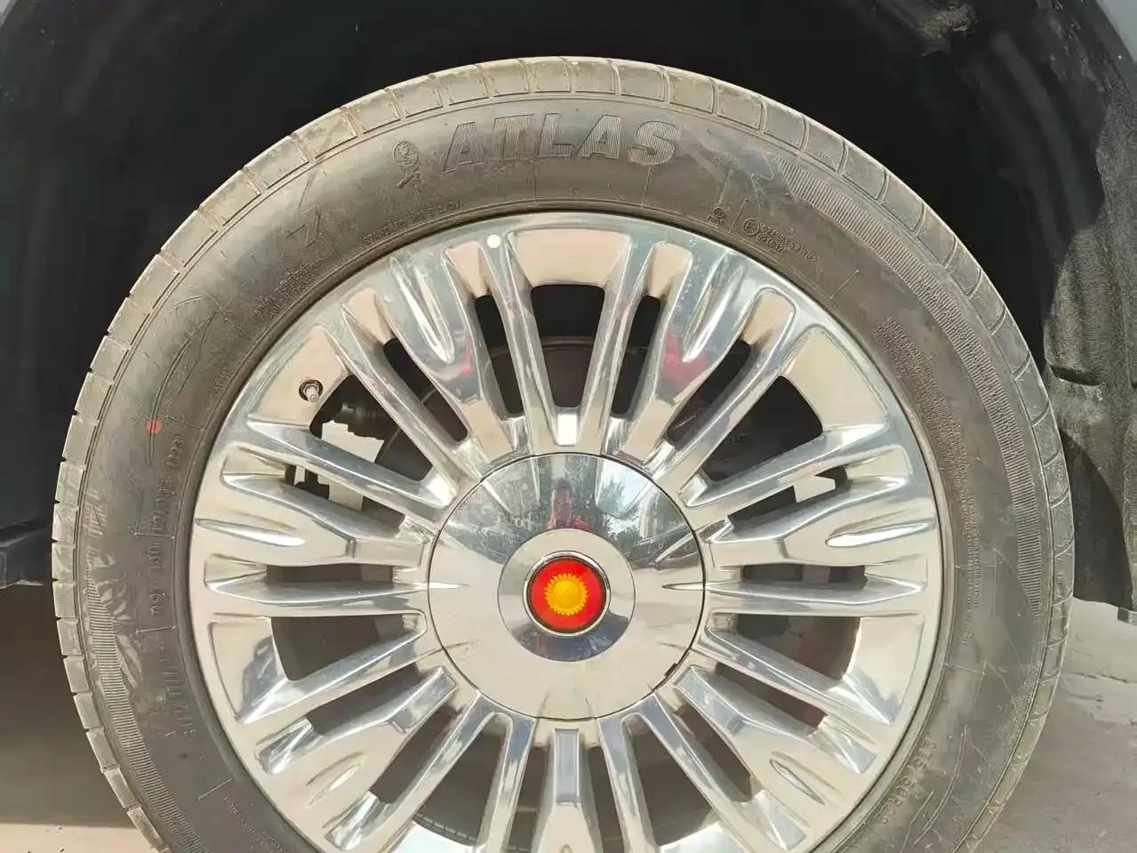 Hongqi Golden Sunflower National Glory 2022 4.0T Elegant Flagship Edition 6-seater — миниатюра 11