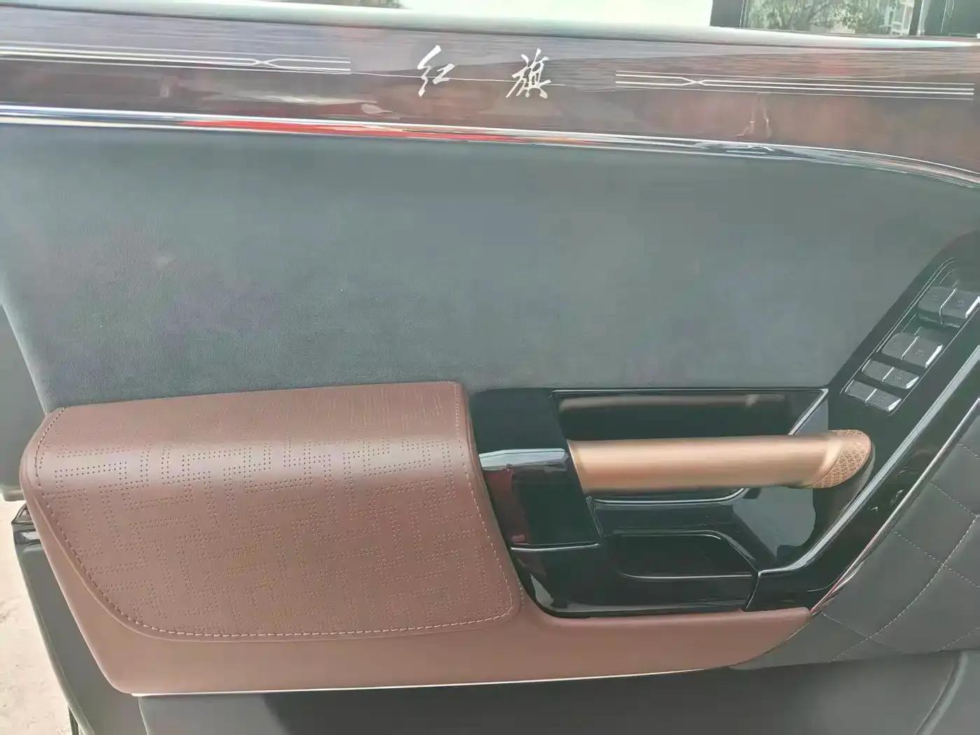 Hongqi Golden Sunflower National Glory 2022 4.0T Elegant Flagship Edition 6-seater — миниатюра 12