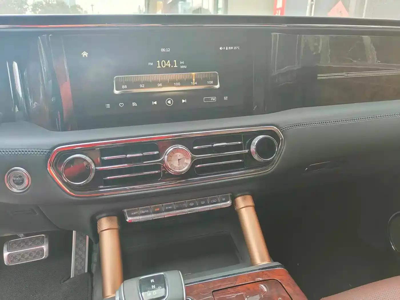 Hongqi Golden Sunflower National Glory 2022 4.0T Elegant Flagship Edition 6-seater — миниатюра 14