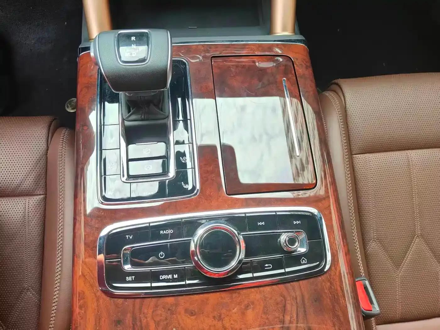 Hongqi Golden Sunflower National Glory 2022 4.0T Elegant Flagship Edition 6-seater — миниатюра 15