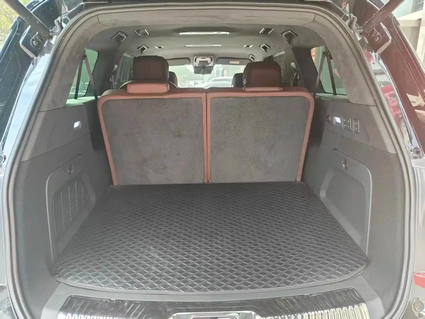 Hongqi Golden Sunflower National Glory 2022 4.0T Elegant Flagship Edition 6-seater — миниатюра 19