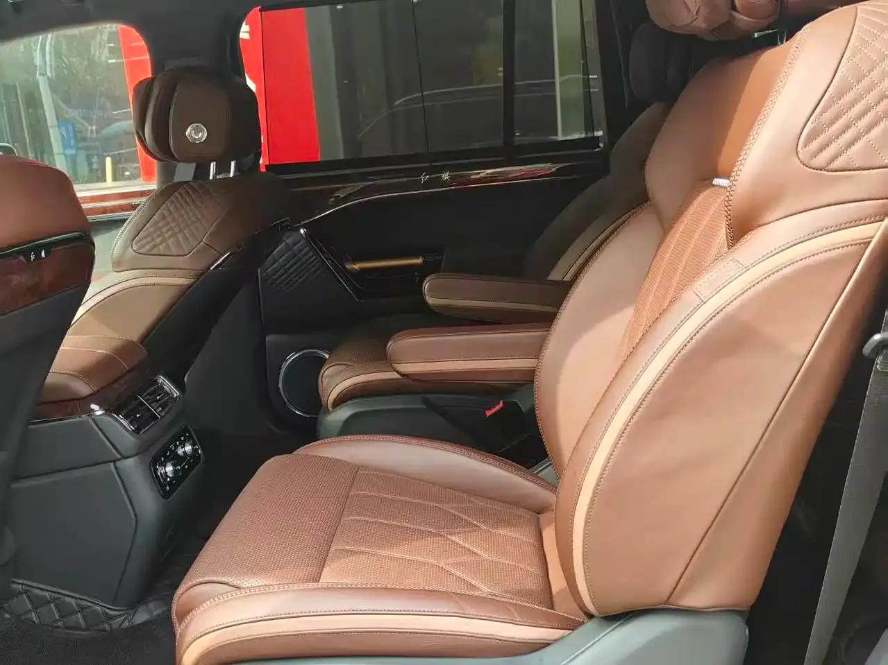 Hongqi Golden Sunflower National Glory 2022 4.0T Elegant Flagship Edition 6-seater — миниатюра 10