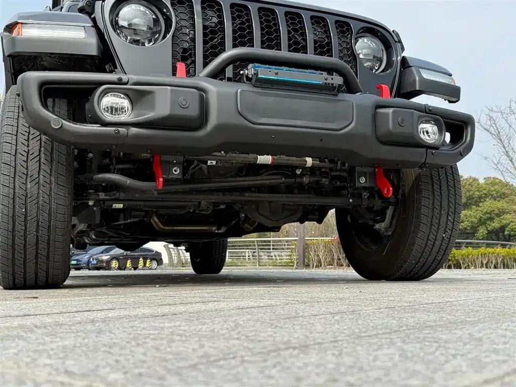 Gladiator 2023 3.6L Overland — миниатюра 12