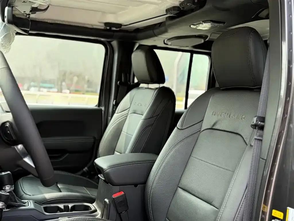 Gladiator 2023 3.6L Overland — миниатюра 15