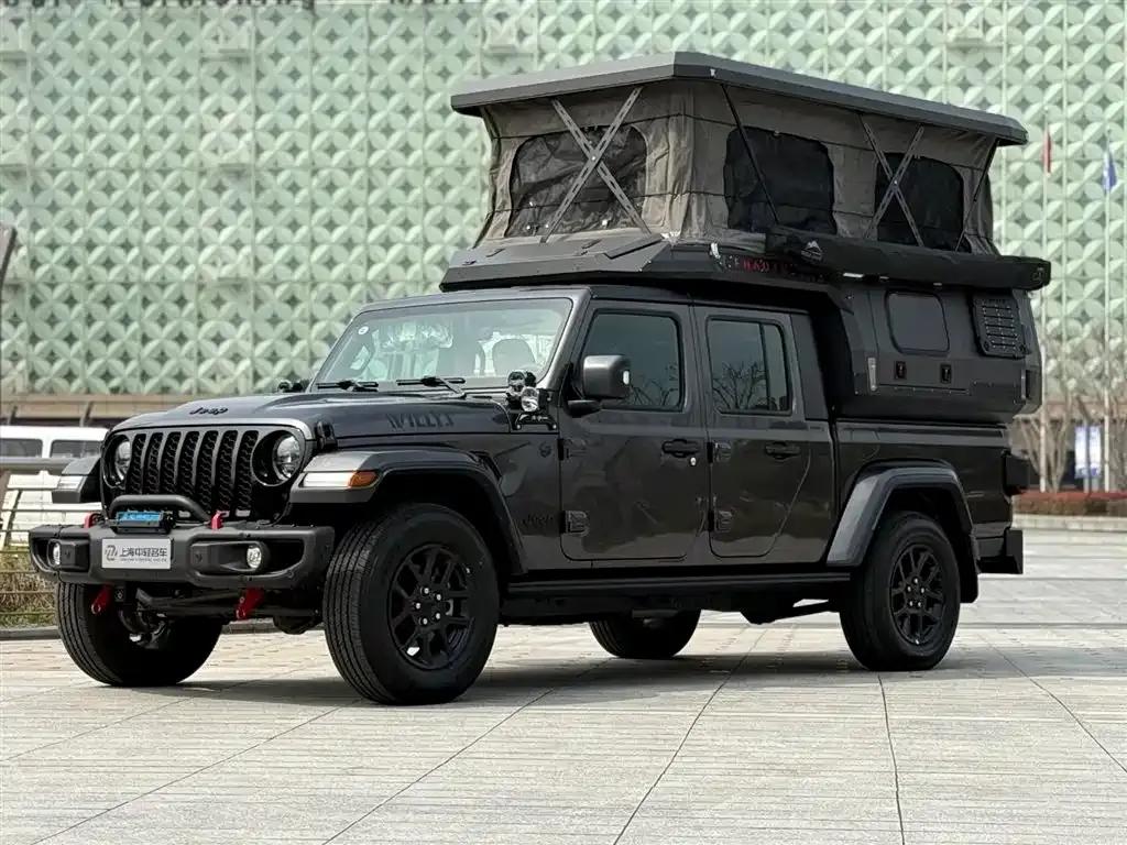 Gladiator 2023 3.6L Overland — миниатюра 3