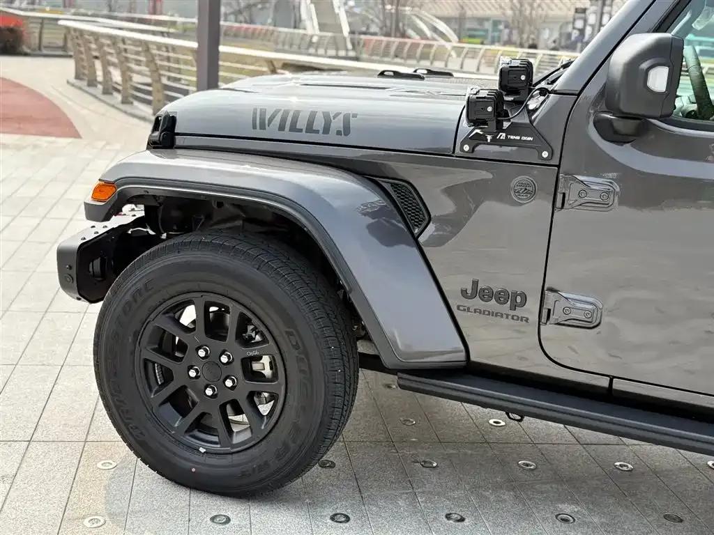 Gladiator 2023 3.6L Overland — миниатюра 31