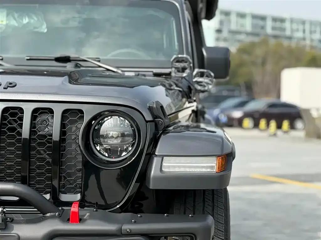 Gladiator 2023 3.6L Overland — миниатюра 32