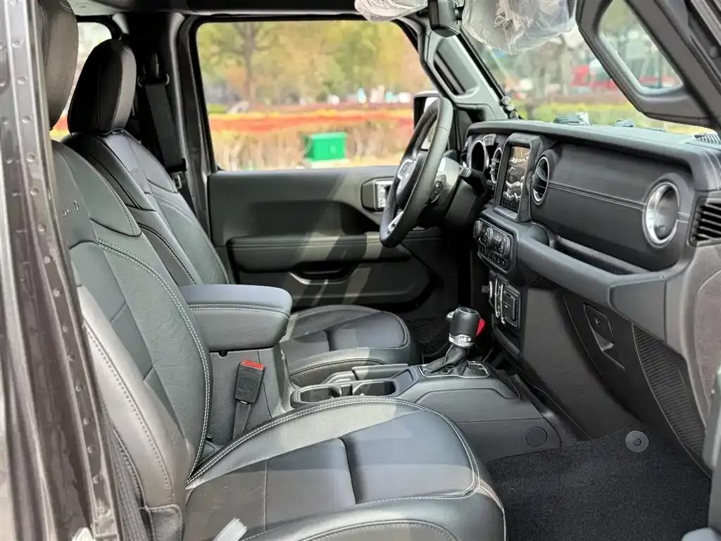 Gladiator 2023 3.6L Overland — миниатюра 38