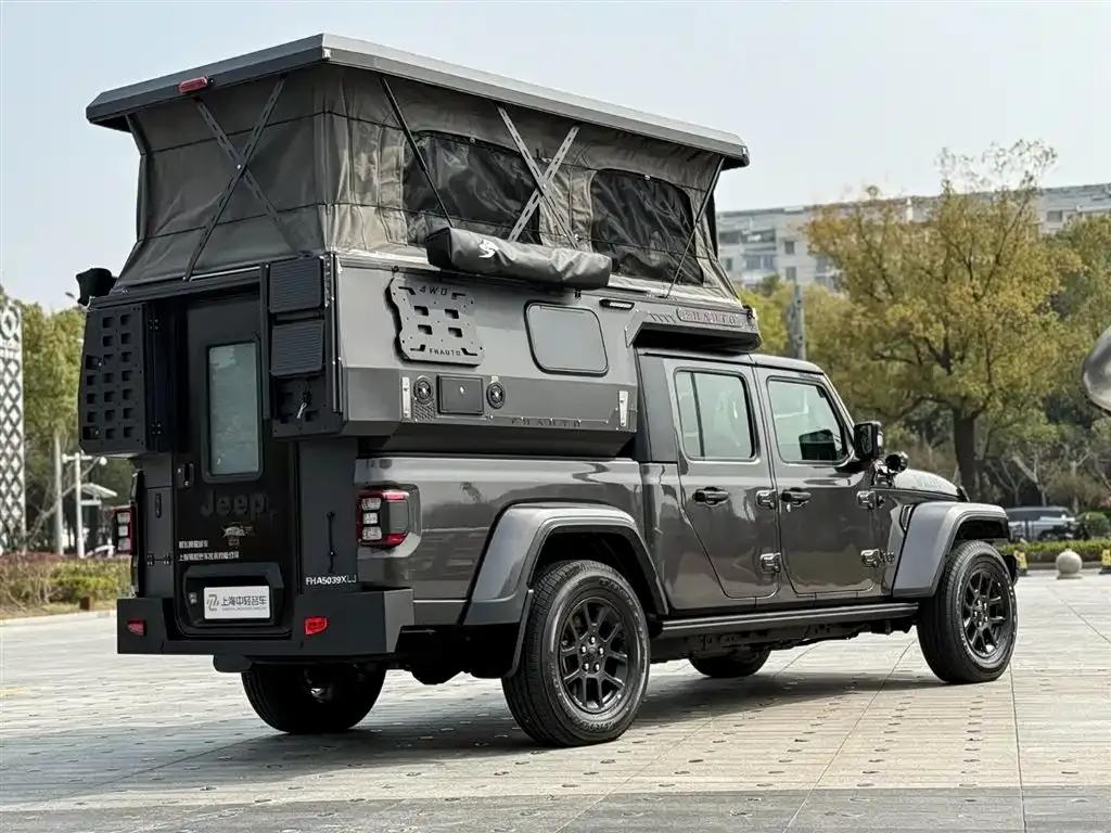 Gladiator 2023 3.6L Overland — миниатюра 10