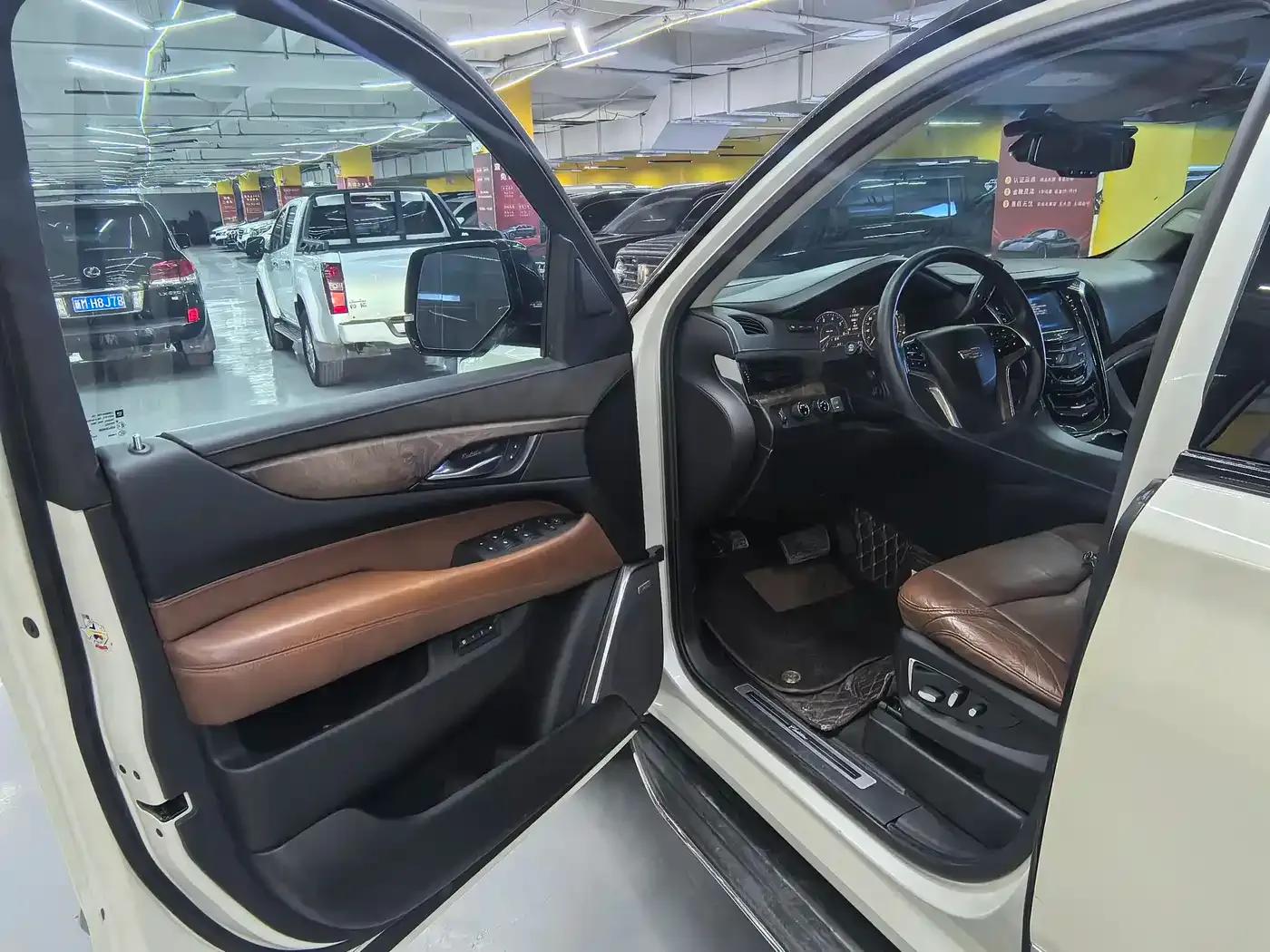 2016 Cadillac Escalade 6.2L Automatic — миниатюра 16