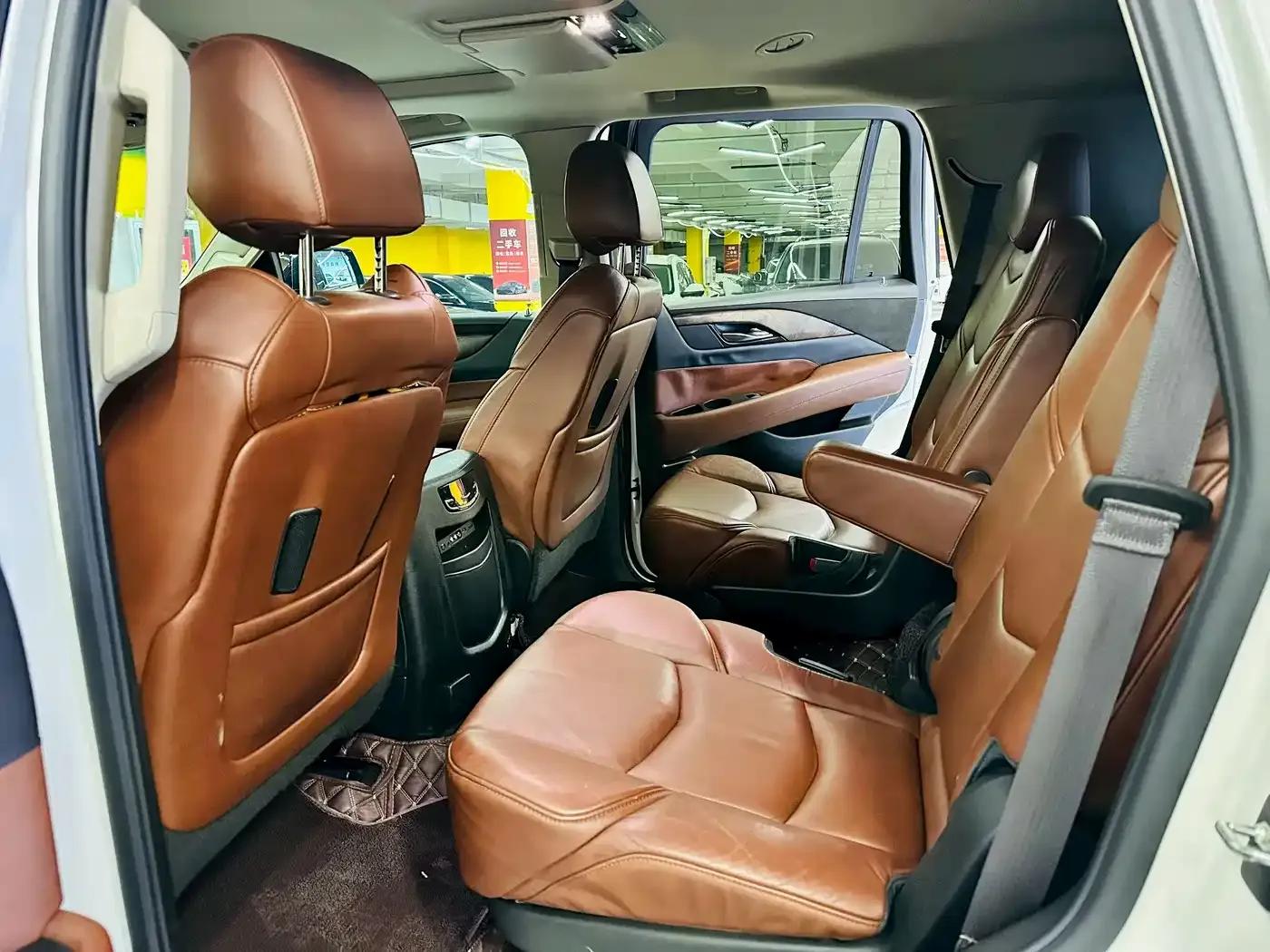 2016 Cadillac Escalade 6.2L Automatic — миниатюра 4