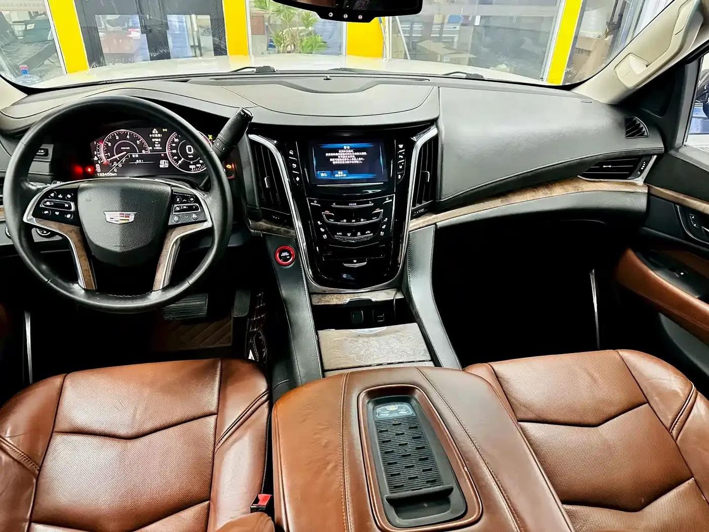 2016 Cadillac Escalade 6.2L Automatic — миниатюра 6