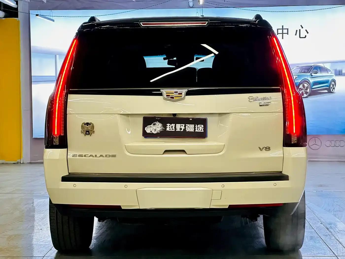 2016 Cadillac Escalade 6.2L Automatic — миниатюра 8