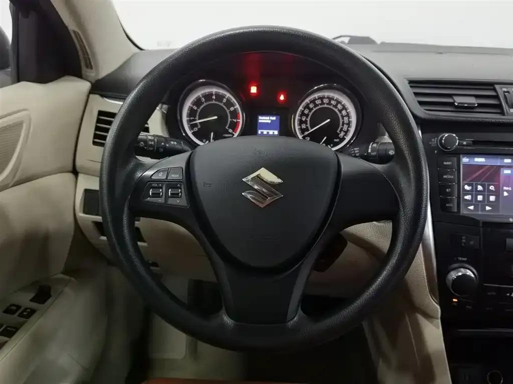 2011 Kizashi 2.4L 2WD CVT Standard Edition — миниатюра 11