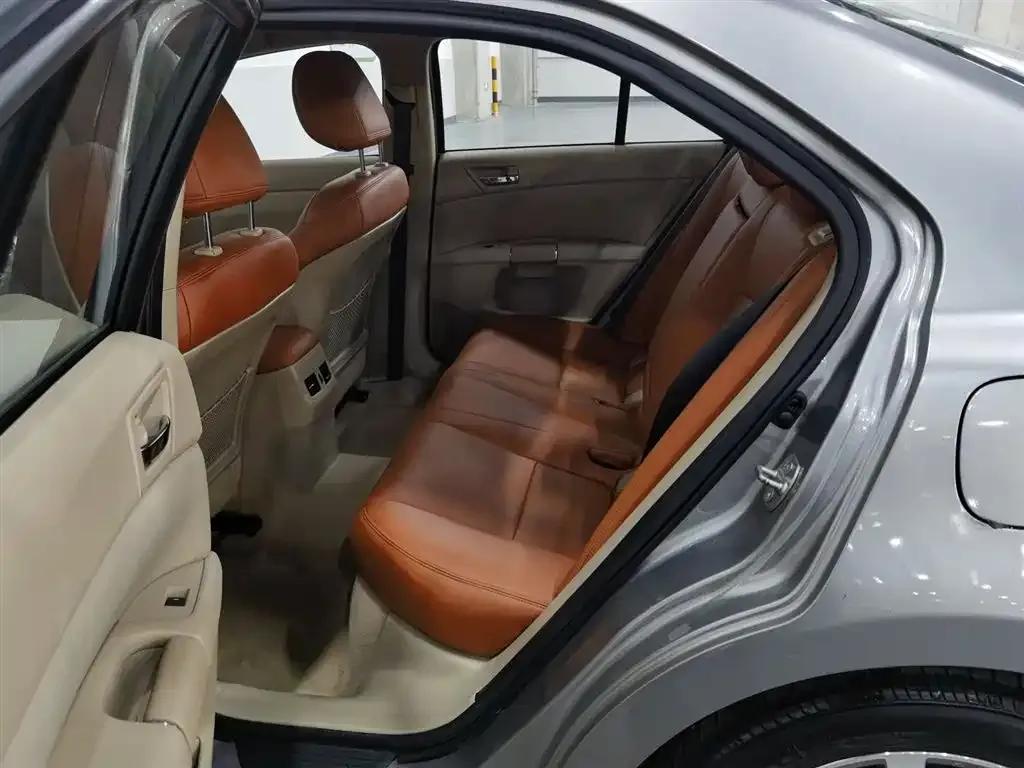 2011 Kizashi 2.4L 2WD CVT Standard Edition — миниатюра 15